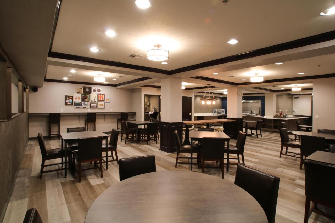 Oxford Suites Spokane Downtown Exterior photo