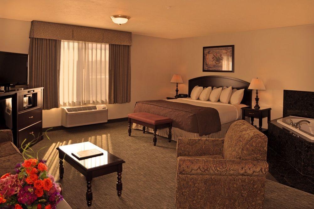 Oxford Suites Spokane Downtown Exterior photo